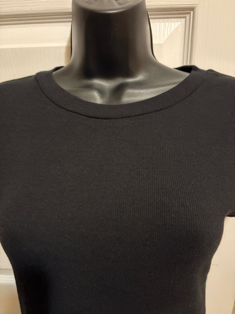 Express Women's Black Short-Sleeve Crewneck Tee